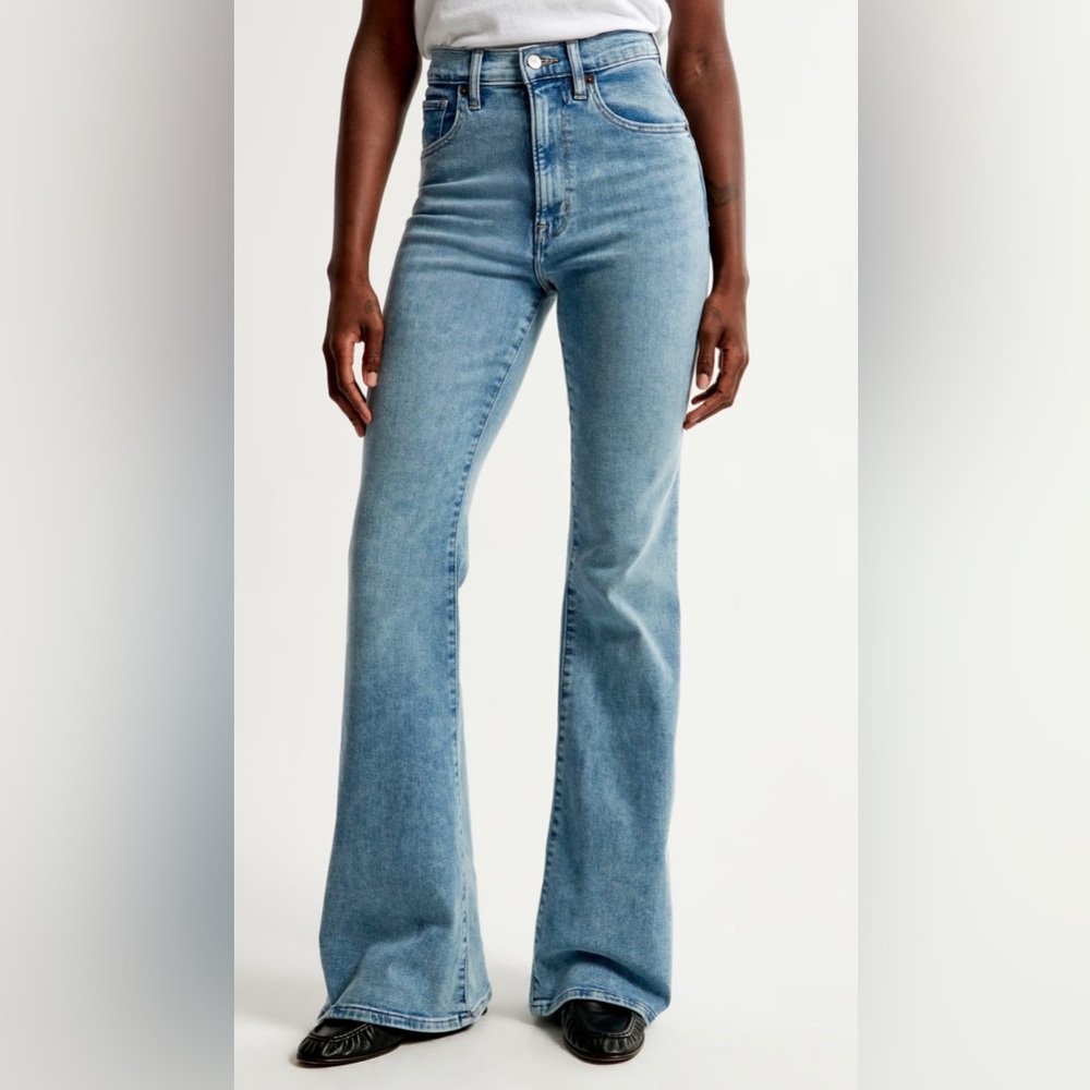 Madewell size 24 (fits like a 25/26 in other brands) 11” high rise Flare jeans